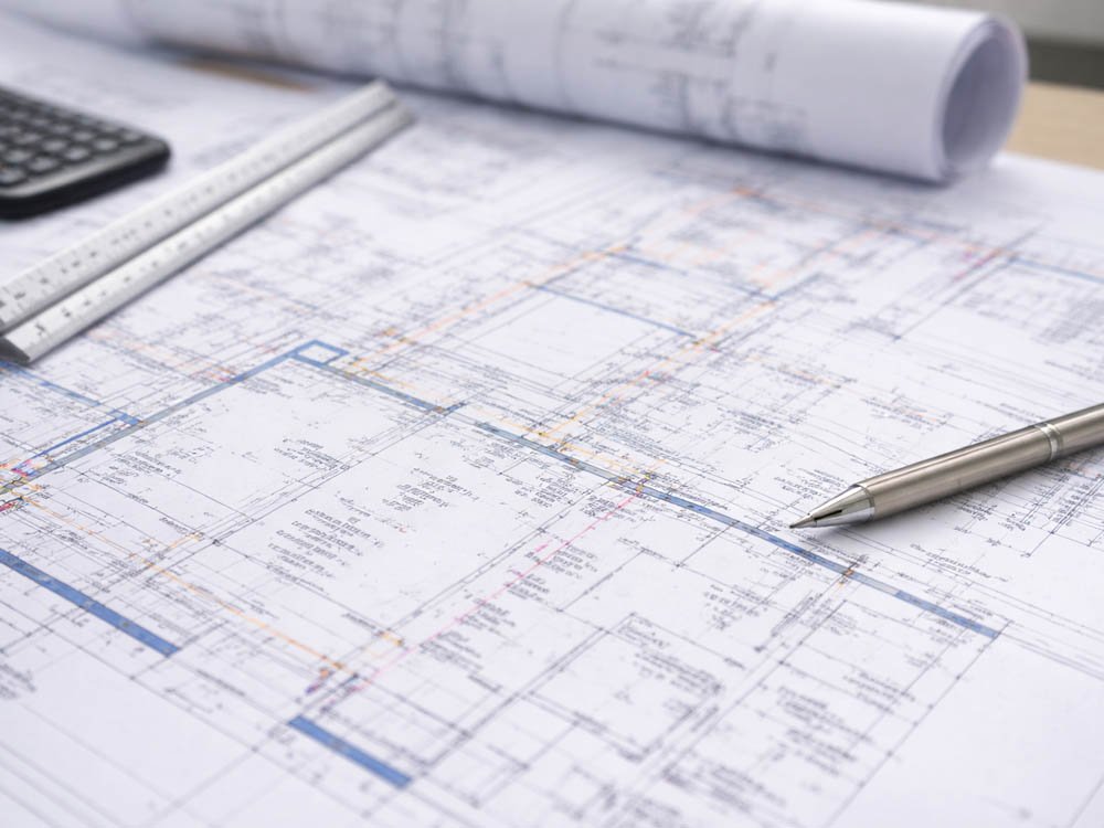 Tragwerksplanung und Statik – Ingenieurbüro Bad Oeynhausen Technische Bauzeichnung mit Stift, Lineal und Planrolle – Tragwerksplanung und statische Planung